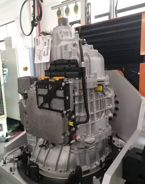 1725411942313599.jpg 康明斯變速箱裝配線